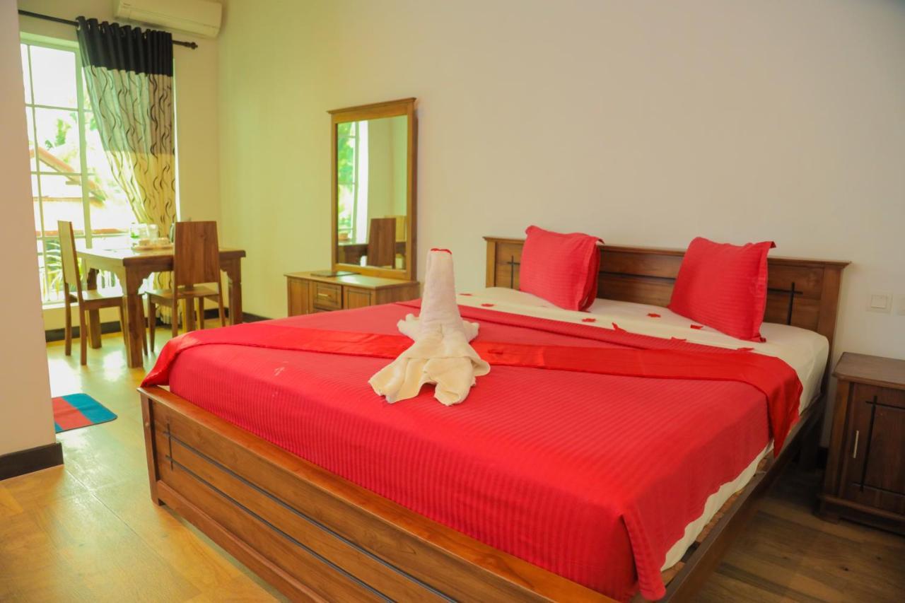 Aurora Banquet&Hotel Chilaw Exterior foto